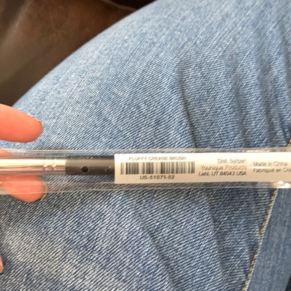 Brand new younique fluffy crease brush one size - Picture 1 of 1